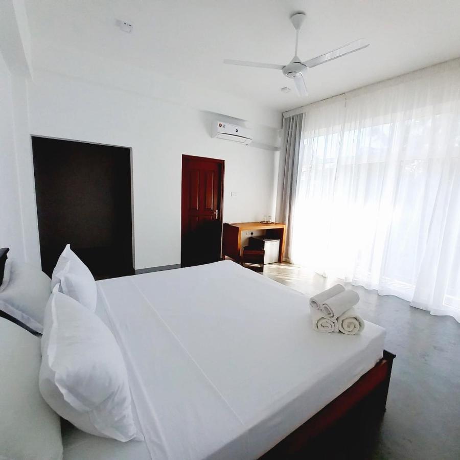 Zodiak Hotel Тангале Екстериор снимка